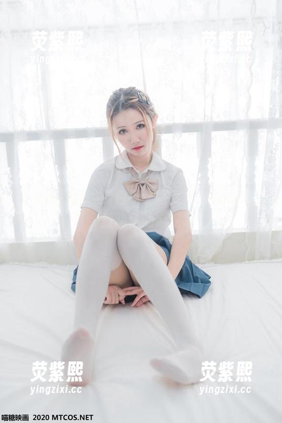在喵糖映画，红色小红帽变身为美图女王，撩动你的心弦。