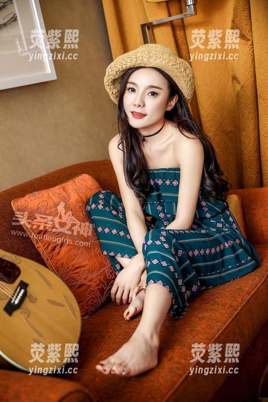 TouTiao头条女神 - 二次元出跳，水手服是洛洛可绝妙私拍的开门钥匙，原图来给你看！
