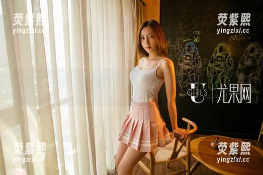 UGirls尤果网 - 犯规啦！芊小童的全套毛衣图集正逼我买买买！