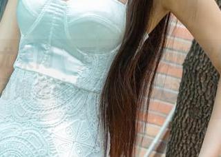 UGirls尤果网 – 更新了又爽的赵伊彤自拍，真想问她是咋做到的“大头贴”神技！