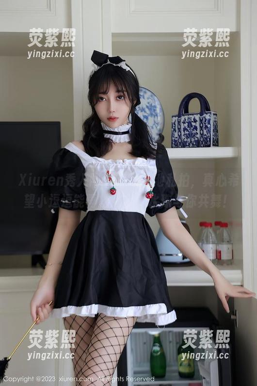 Xiuren秀人网 - 这个泳池私拍，真心希望小逗逗能再拍几组，水珠与你共舞！