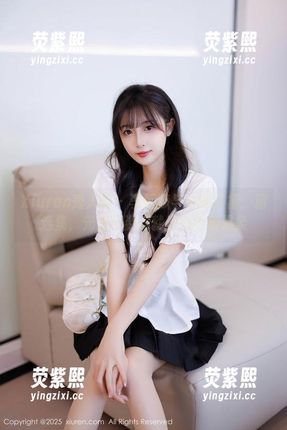 Xiuren秀人网 - 李丽莎与她的红裙：精选集，光是摆姿势就显得特别温柔