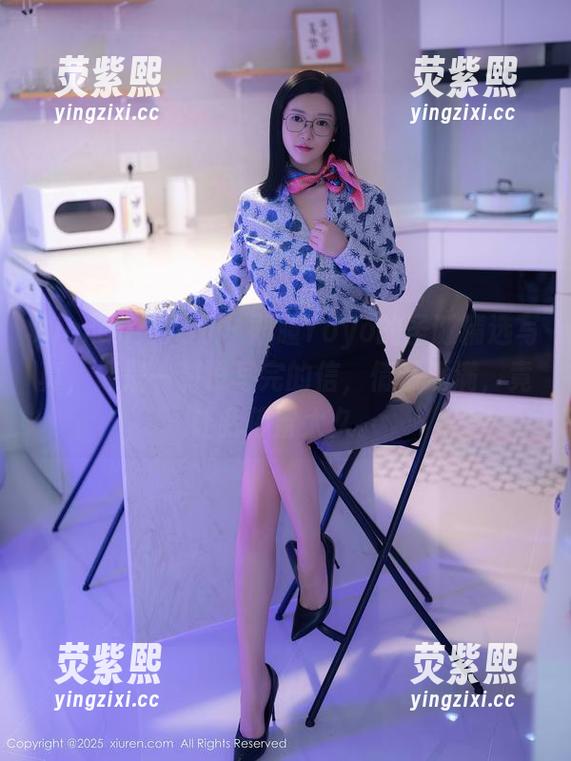 Xiuren秀人网-雨瞳Yoyo Xiuren秀人网 - 雨瞳Yoyo的圣诞精选写真,像是一封没写完的信,情愫满满,竟让我停留太久。