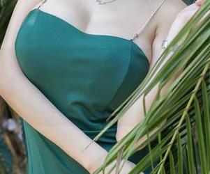 YouMi尤蜜荟 – 啊！黄歆苑在线现身，难道丝袜有魔力？原图请签收！