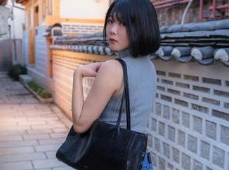 来自Zia(지아)的最新作品《LoL阿狸TheBaddest》，气氛真有点儿扑朔迷离。