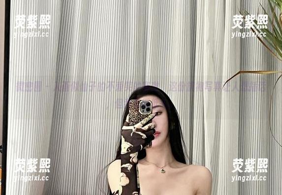 微密圈 - 入画似仙子的不爱笑的赛琳，这份旗袍写真让人想插话，但我只得低头。