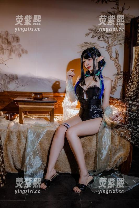 网友们评论：二佐Nisa通过纯白的coss展现了什么？我只看到一片净土的光辉呀！