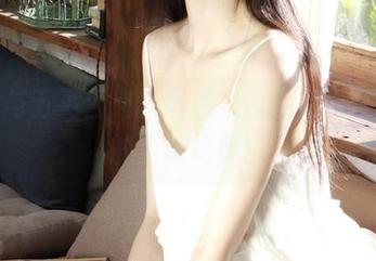 红裙与五更百鬼的组合，给你福利写真中的灵魂之舞！