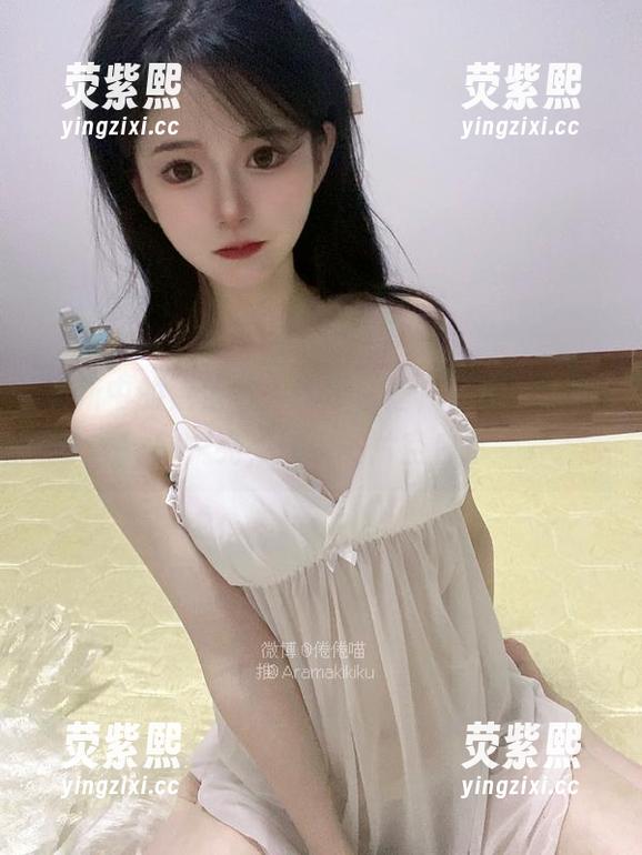 更新中的倦倦喵，吊带白丝，确实让人眼前一亮，脑中一片空白。