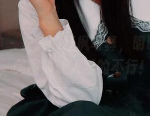 初夏女神 – 安妮的红枫写真，明明无圣光，美图却让人爱的不行！