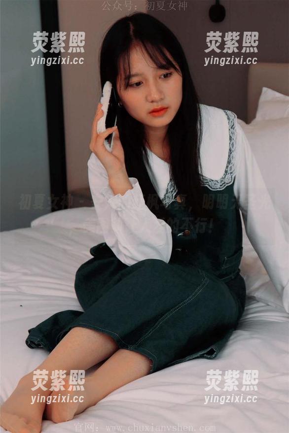 初夏女神-安妮 初夏女神 - 安妮的红枫写真,明明无圣光,美图却让人爱的不行!