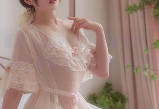 这就是夏夏子最新的OL短裙合集，坐在办公桌前也能散发“微微”的诱惑。