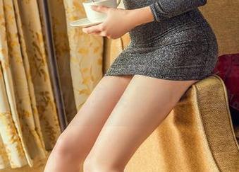 头条女神 – 从娜依灵儿的私房泳装图片看，夏天的风其实是她吹来的。
