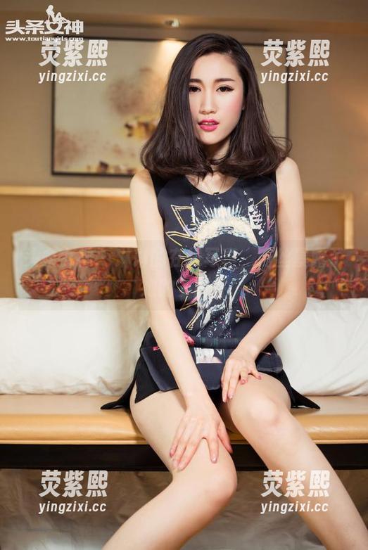 头条女神 - 琳琳的在线写真，肉丝暴露了她的多面性