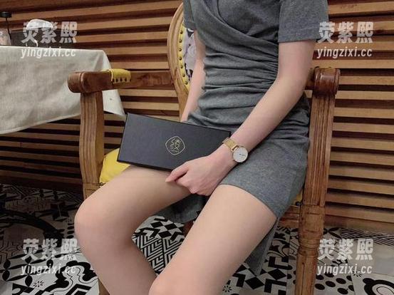微密圈 - 小仙女ELaine的微信朋友圈系列这本写真集极具诱惑力不妨下载试试