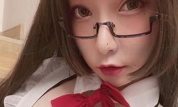 嘿！小泉学姐吖的自拍美图，也是免费的，大家集火哦