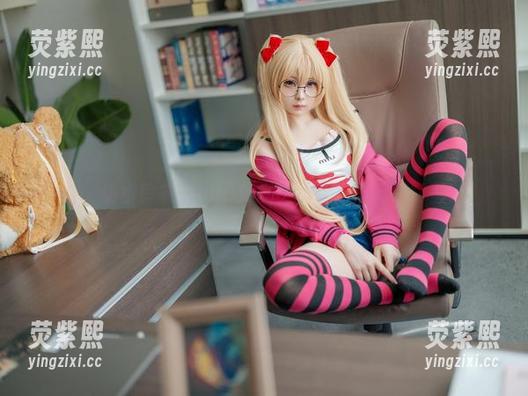 看，幼水铃衣的电子女友作品，心里暗暗窃喜。