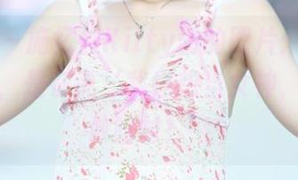 推女神 – 施忆佳Kitty酱的图片：瞧我这小眼神，是在说‘我也想当女神，但只能做陪衬！’