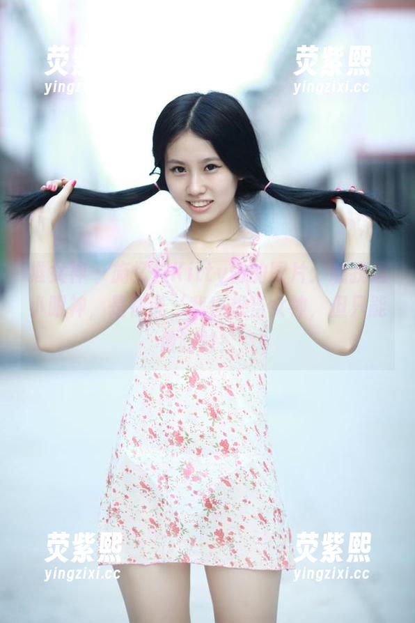 推女神 - 施忆佳Kitty酱的图片：瞧我这小眼神，是在说‘我也想当女神，但只能做陪衬！’