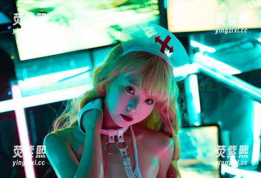 小狼在是青水的私房写真里，似乎藏着点小心机。