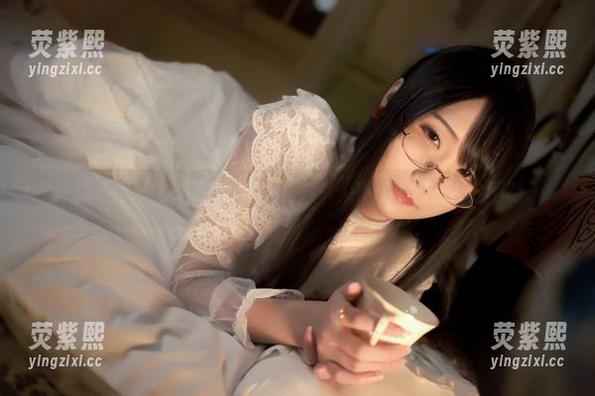 森林深处，晓美妈的妖精原图分享，平淡中透着几分不羁。