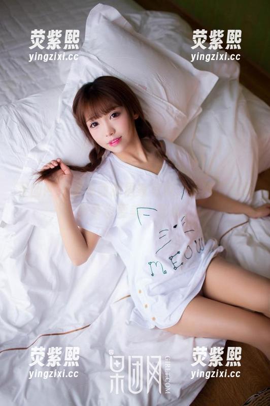 果团网 - 裴希西的居家写真：一副“无所事事也要美”范儿。