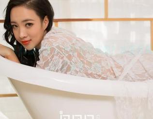 果团网 – 想加入陈雅漫的泳池图包分享吗？水面反射的光影，你可能要多看几眼。