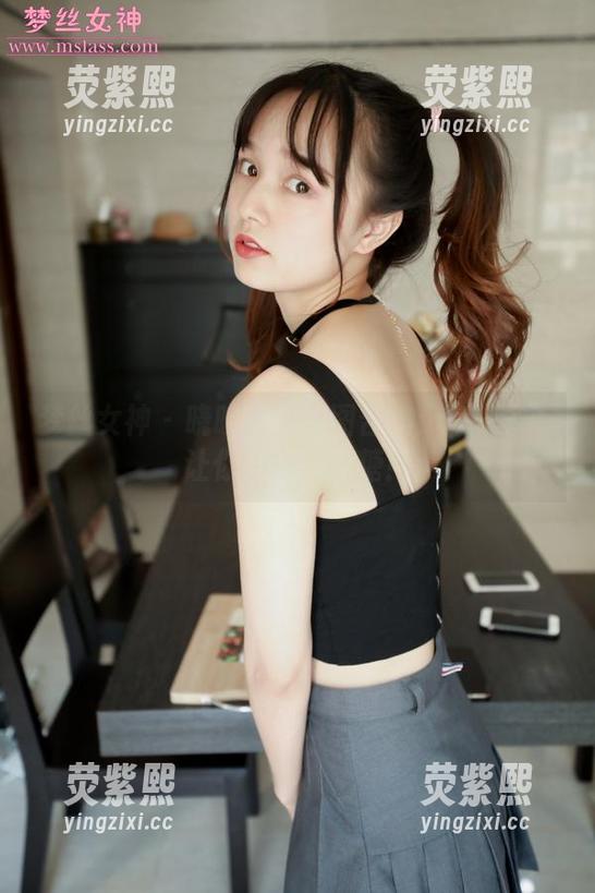 梦丝女神-晓晓 梦丝女神 - 晓晓短裤美图合集:每一条都让你想嚼口香糖!