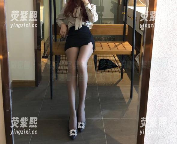 微密圈 - 在私房浴室里偷闲，梦里一只喵的美图悄悄传递着一丝撩人的气息。