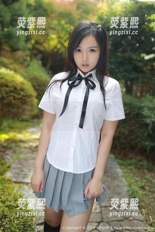 模范学院-李可可 模范学院 - 李可可的裸足图包:走到哪儿脚丫子跟到哪儿,踢出我的人生!