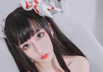 清颜真德秀带来的福利，原图里的瑜伽教会我：下一次去健身房别再次摔倒！