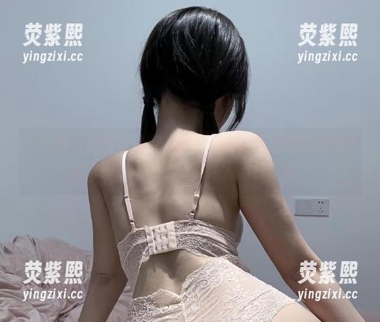 微密圈 - 黑连体吊带、火龙果羊，我们的私拍是灵魂舞蹈，图包的画风让人忍俊不禁！