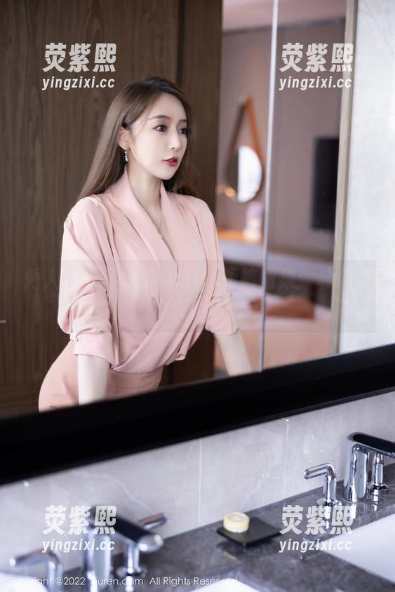 秀人网 - 养乐多Doll的短裤图集：私拍里那点小心思