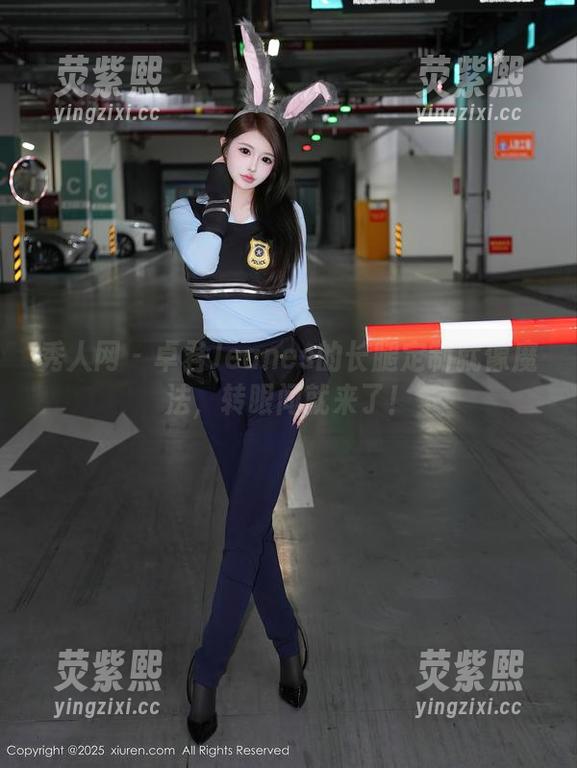 秀人网 - 卓君Jeanes的长腿定制就像魔法，转眼间就来了！