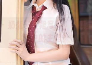 秀人网 – 奶瓶子红裙写真，咋感觉像是童话中的主角？