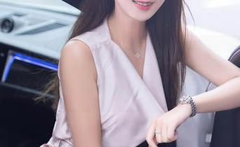 秀人网 – 小茉莉jasmine的泳池合集：看这波水花溅起的网盘惊喜