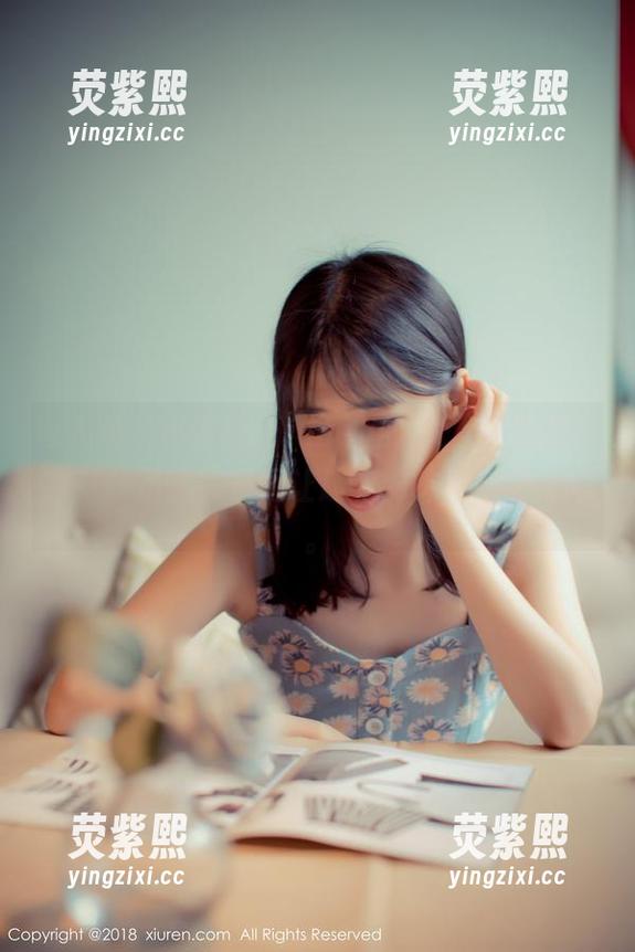 秀人网 - 小蛮妖_honey的JK，套图里没有一丝圣光，反而让这份韵味变得更抢眼。