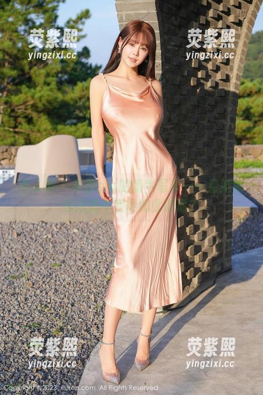 秀人网 - 希雅sia的奶牛写真——看她如何把奶牛变得如此时髦？