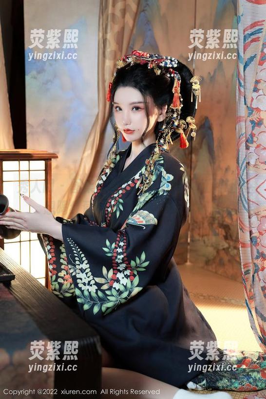 秀人网 - 图集：李丽莎的红裙，红到让人想喝红葡萄酒，不知不觉就醉了