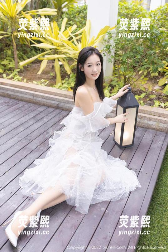 秀人网 - 福利在旅途中：果儿victoria和她那超惹眼的图片！