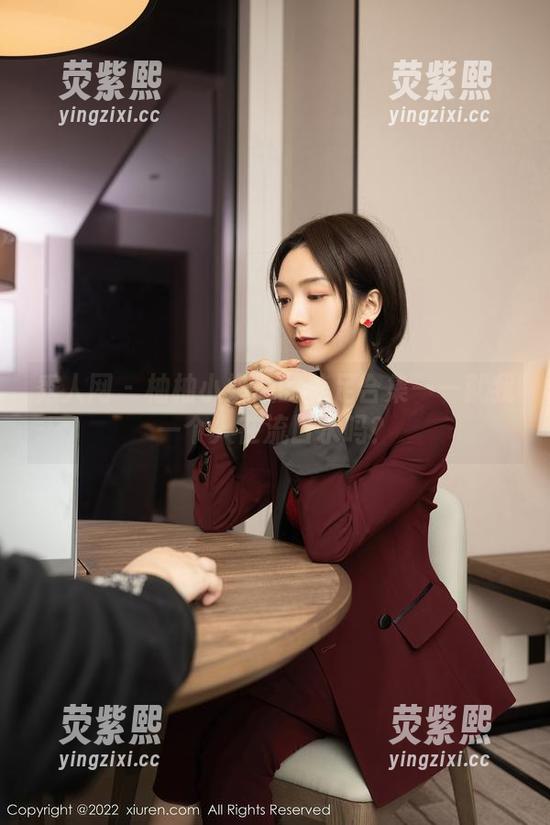 秀人网 - 柚柚小奶瓶的美足合集——就我一个人在流口水吗？