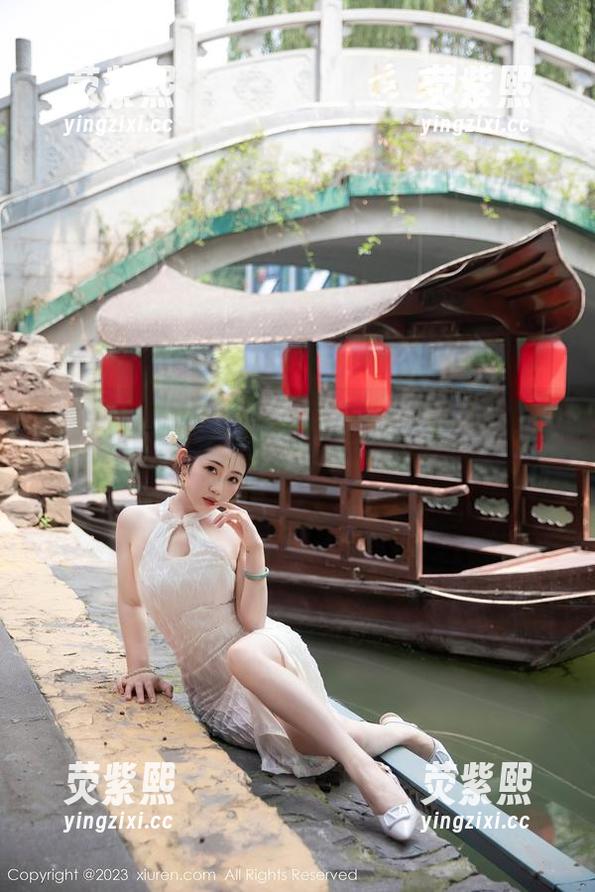 秀人网 - 高清制服，随时下载，美桃酱的校园情怀，说不清的懵懂感