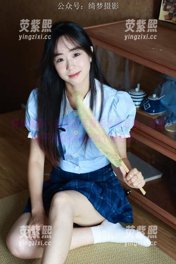 绮梦摄影 - 露露的无修无水印写真，没想到平凡就有浓烈的个性色彩。