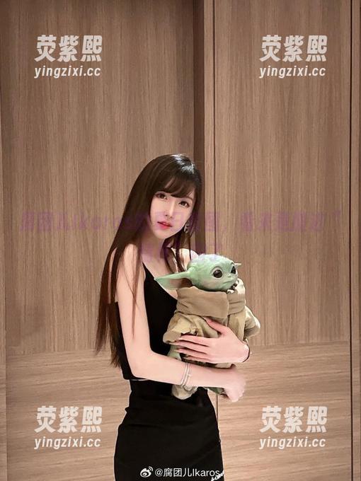 腐团儿Ikaros 腐团儿Ikaros的夏日套图,看来是搬进“情怀”园了