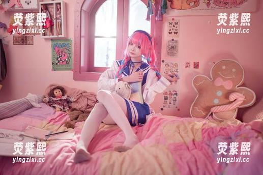 艾西Aiwest的写真——初音与粉蝶花的浪漫，却似乎又透着一丝无奈！