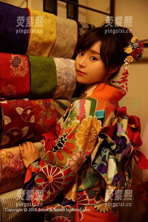 菠萝社 - 棉袜与夏美酱：私拍作品中，有很多不动声色的情感…