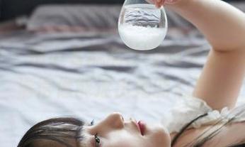 蜜桃社 – 别小看琉璃lily的镂空图册，高清得像能透出她的心思。
