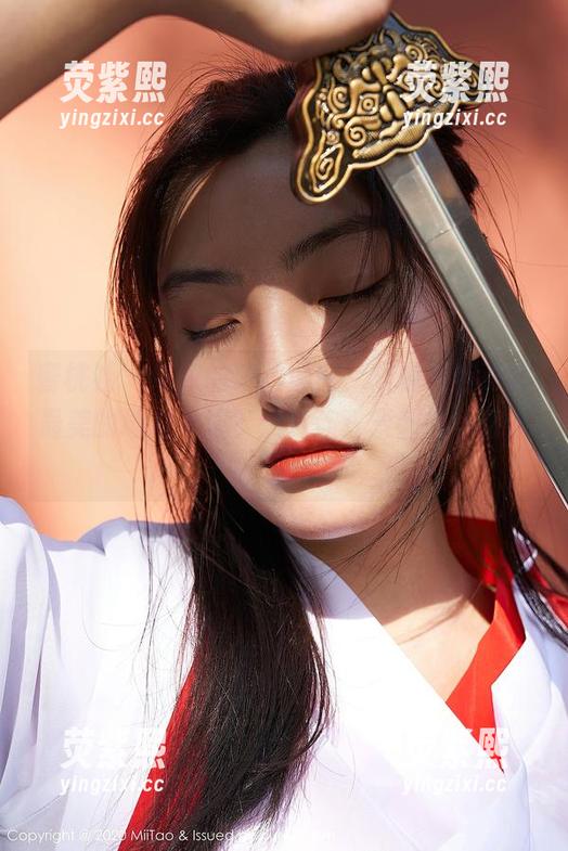 蜜桃社 - 结衣的旅拍美图，难道是特意选最美的地方不成？照片连背景都在争着被关注。