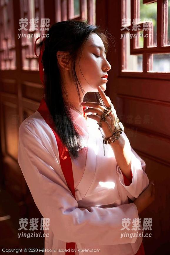 蜜桃社 - 韵莉娜VANILLA的日常合集：来了来了，我的快乐终极武器！