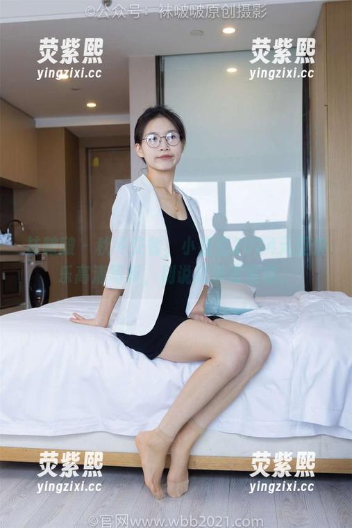 袜啵啵 - 秋冬交替，小甜豆2024元旦快乐高清写真，别说我没提醒你。